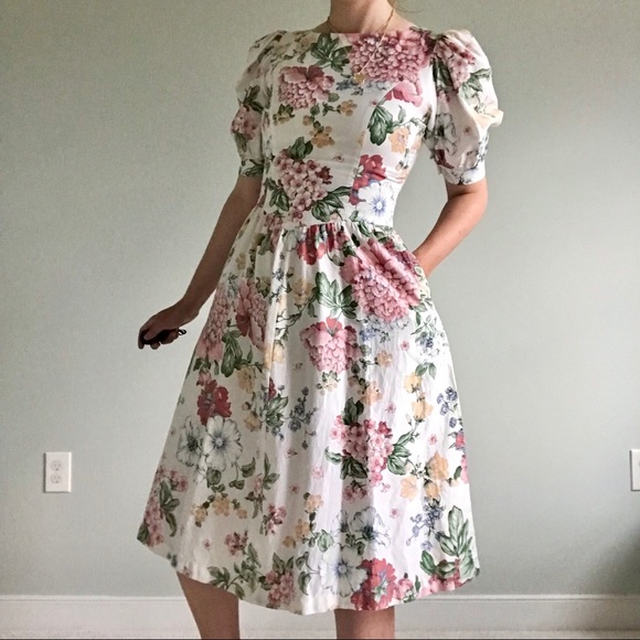 Vintage Cottagecore Floral Open Back Midi Dress 🌿 - Picture 9 of 17